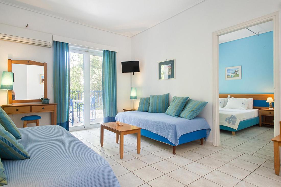 غزيلوكاسترون Daphne'S Club Hotel Apartments المظهر الخارجي الصورة