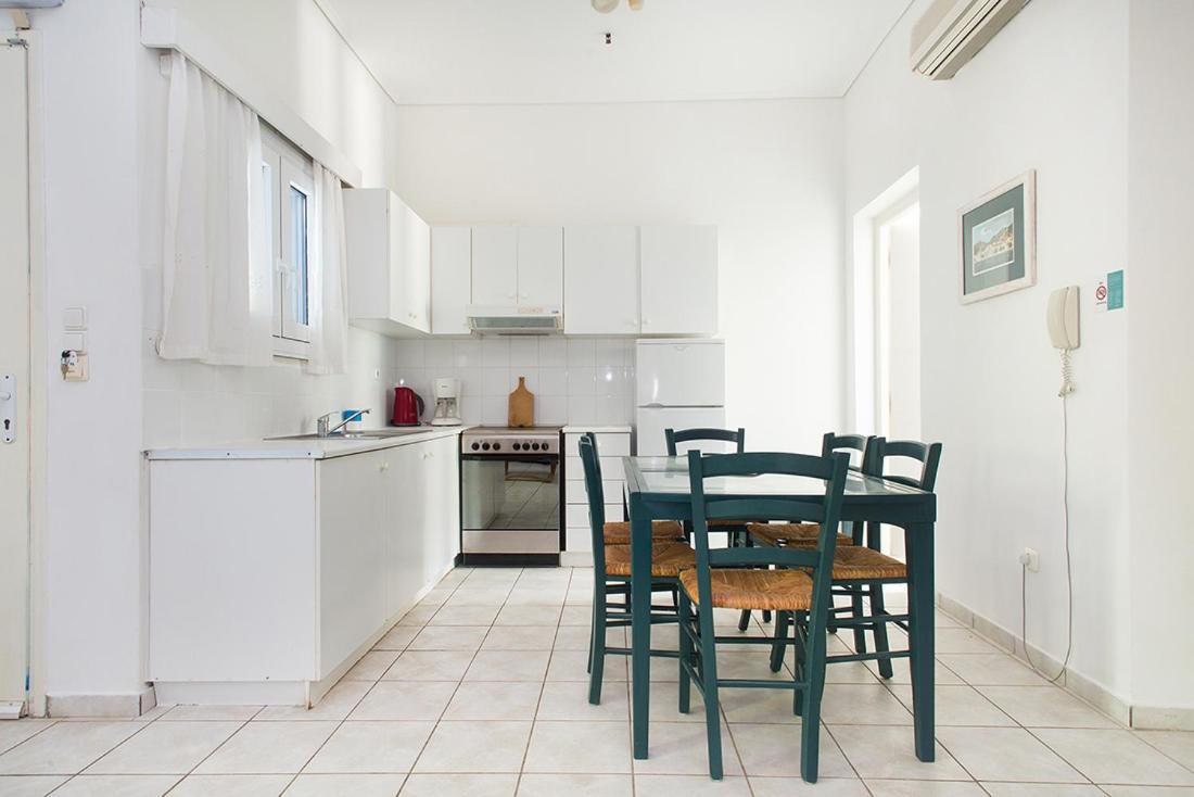 غزيلوكاسترون Daphne'S Club Hotel Apartments المظهر الخارجي الصورة